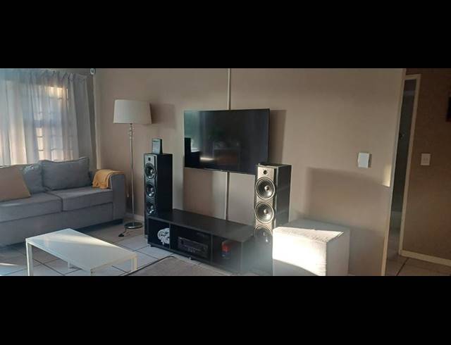 2 BEDROOM PROPERTY TO RENT IN PROTEA HEIGHTS